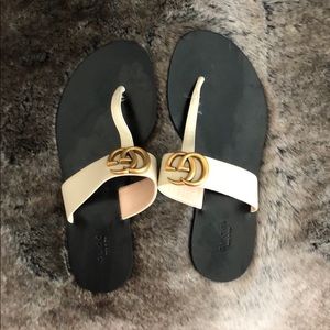 Gucci leather thong sandal